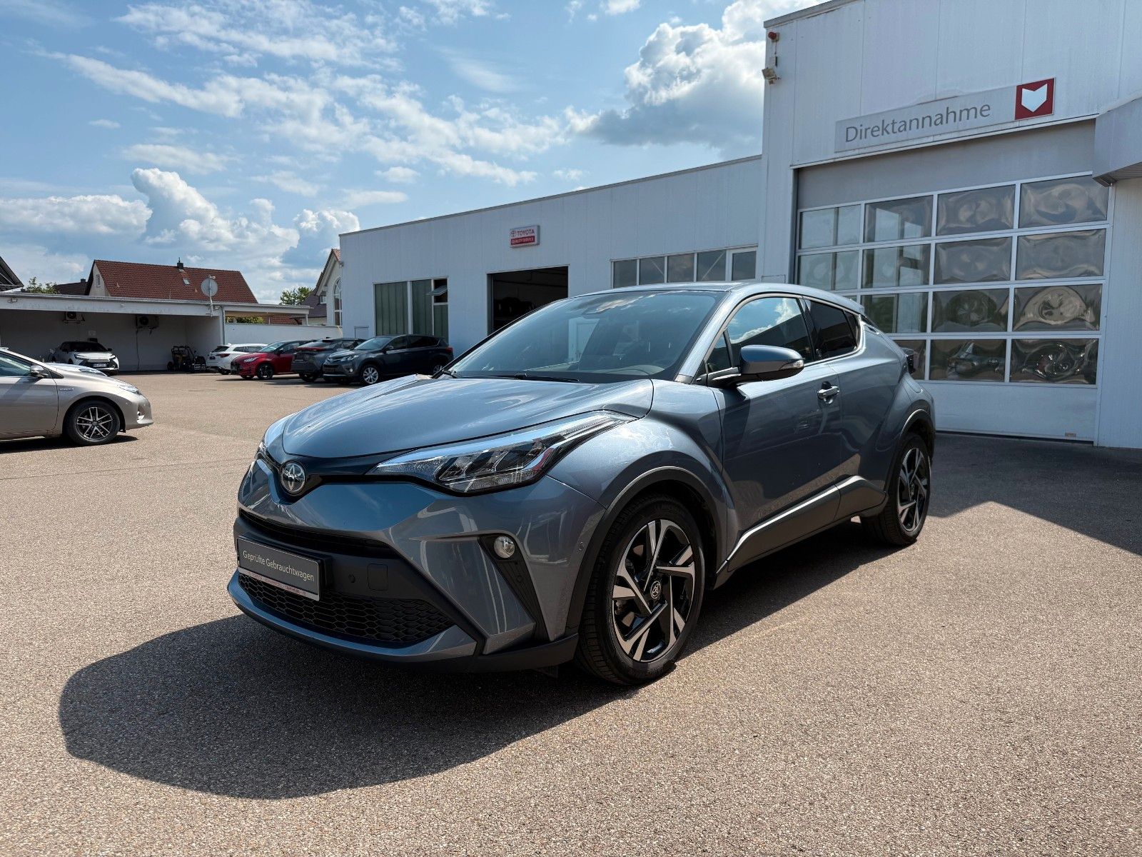 Toyota C-HR Team D 1.8l-Hybrid - Samsaru's Car Outlet