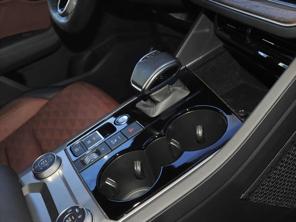 Volkswagen Touareg V6 eHybrid 4M Atmosphere - Samsaru's Car Outlet