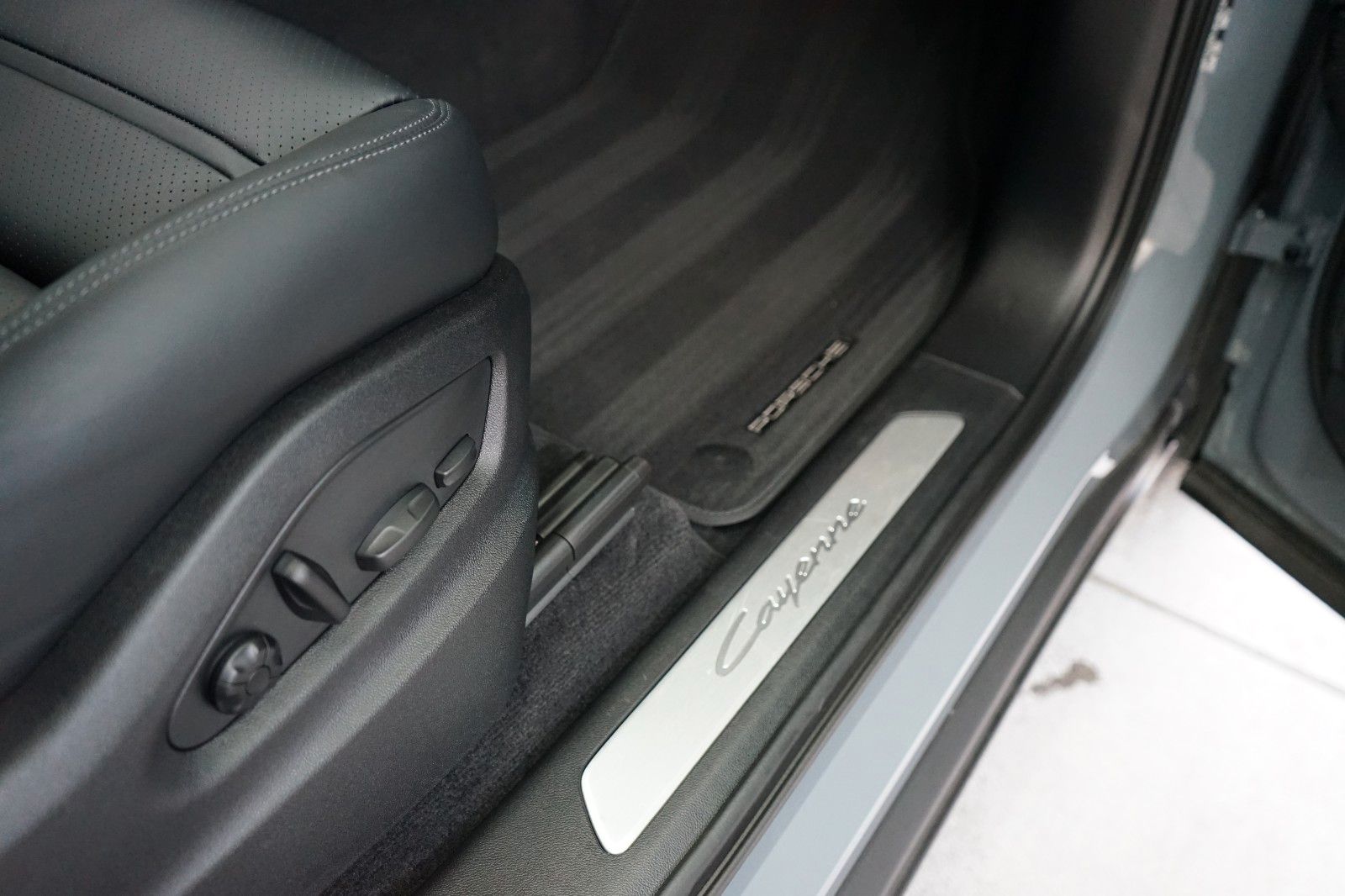 Porsche Cayenne E-Hybrid/P-Display/HAL/HD/14W/INNO/360°