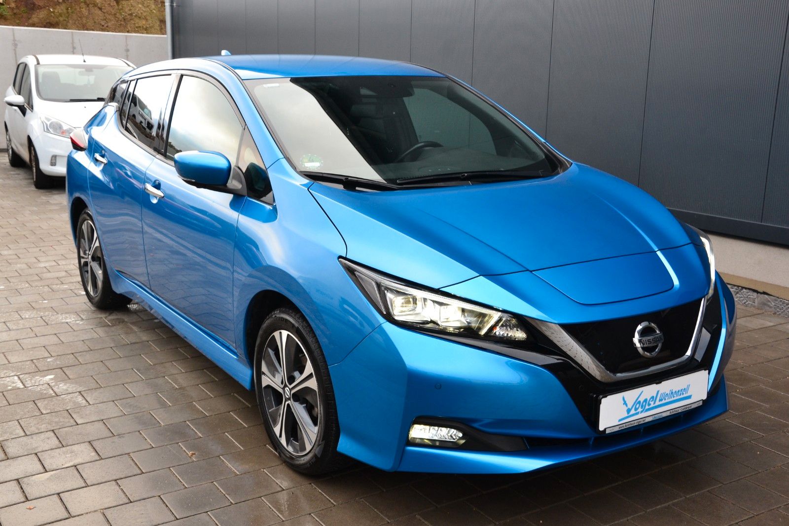 Nissan Leaf N-Connecta 40kW/h - Samsaru's Car Outlet