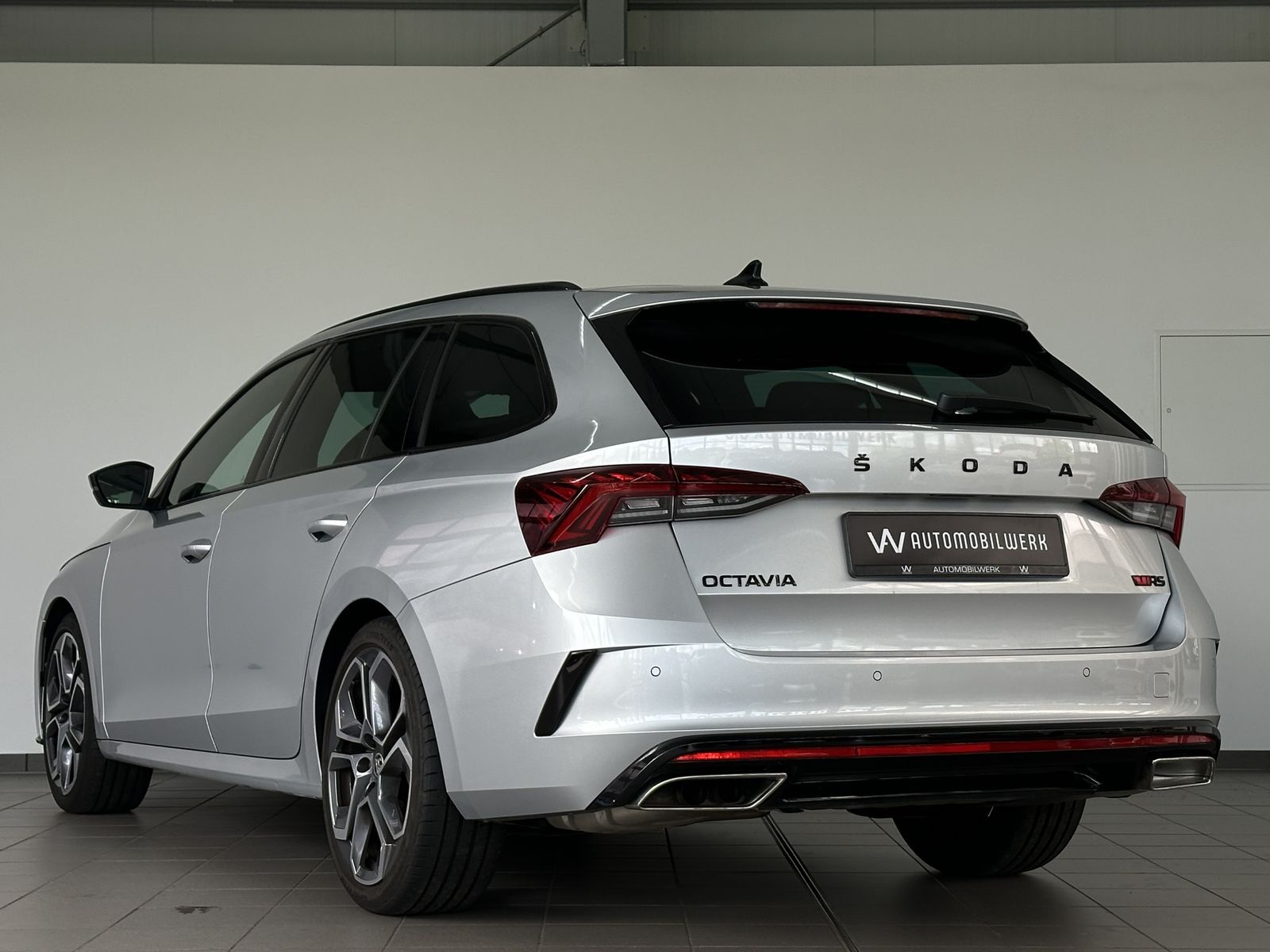 Skoda Octavia Combi RS 4x4 - Samsaru's Car Outlet