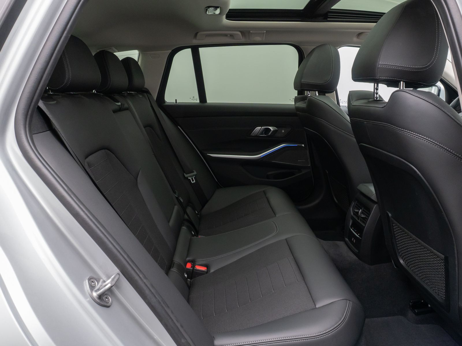 BMW 320d SportLine - Samsaru's Car Outlet