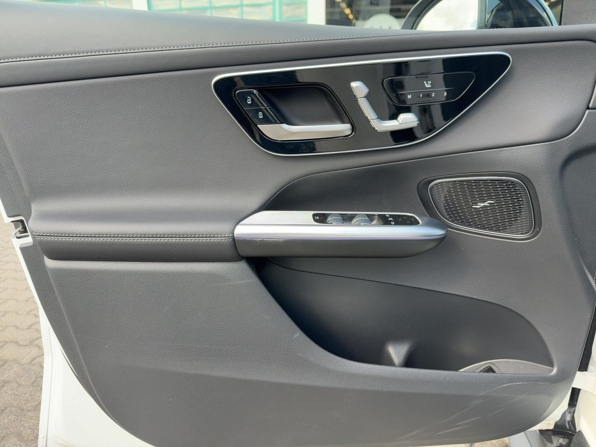 Mercedes-Benz GLC 300 d 4Matic AMG Line Premium - Samsaru's Car Outlet
