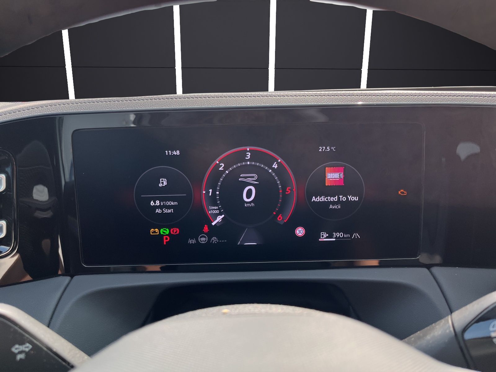 Volkswagen Tiguan TDI R-Line 4M DSG MATRIX AHK PANO 20" NAV
