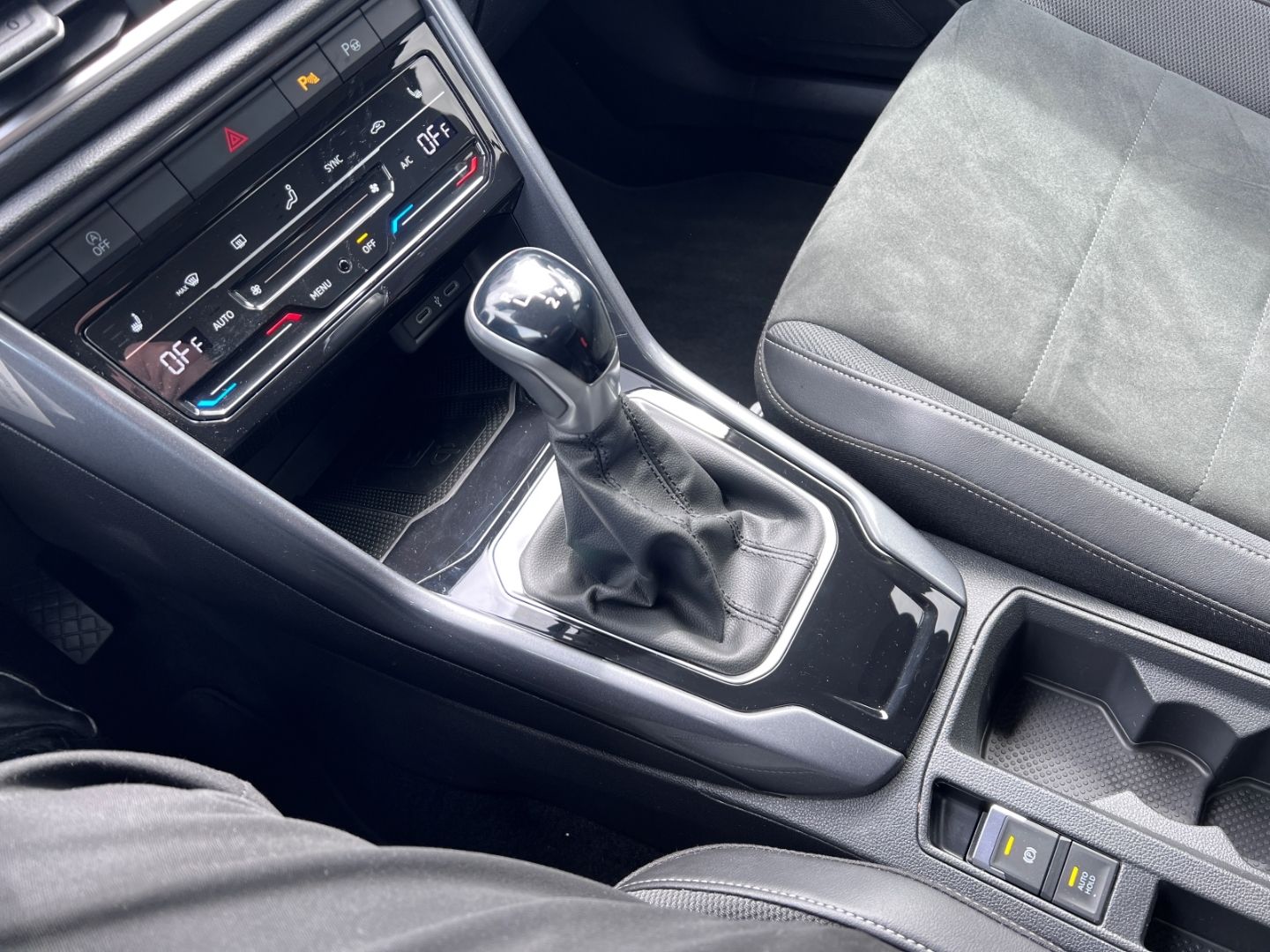 Volkswagen T-Roc 1.0TSI Style - Samsaru's Car Outlet