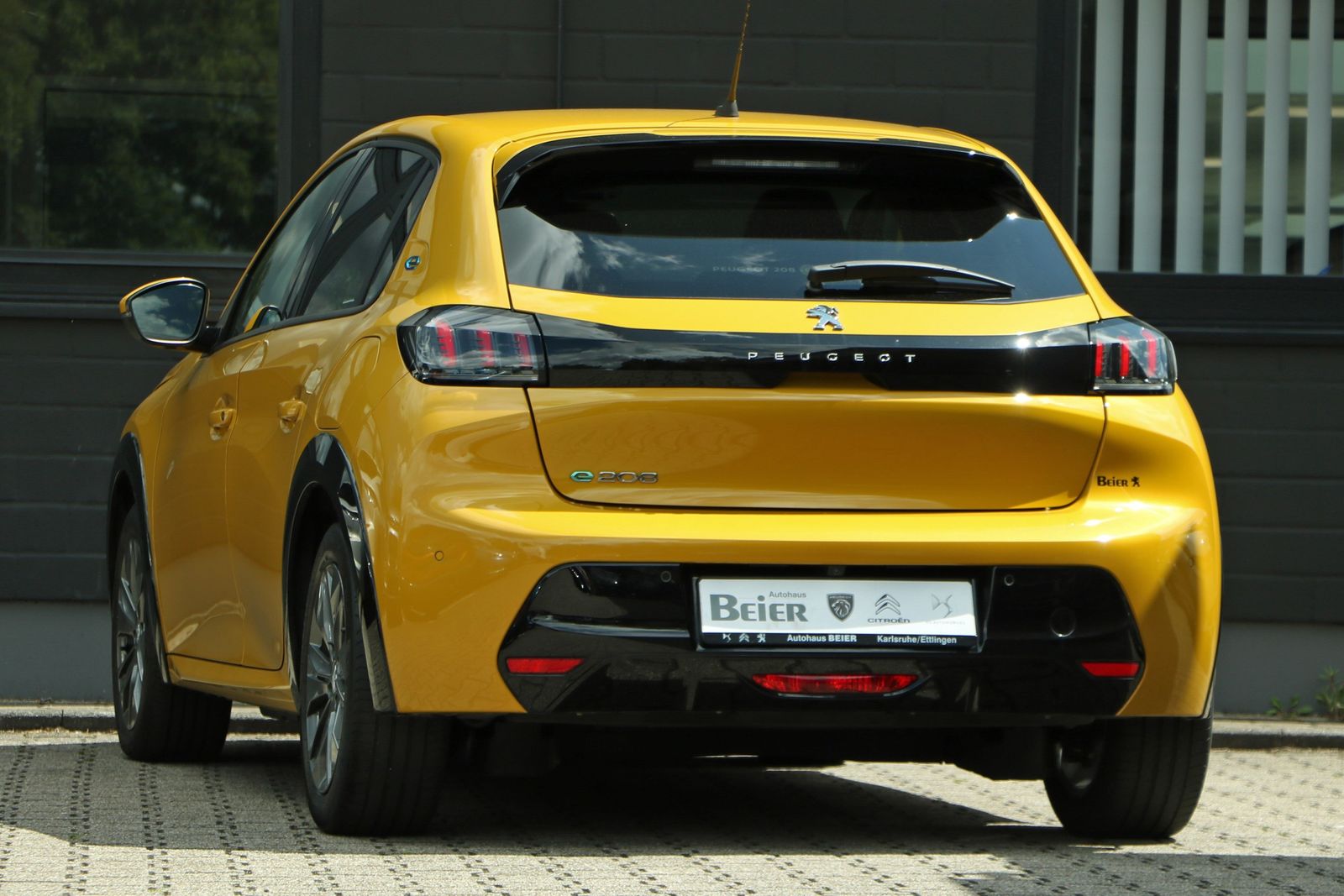 Peugeot E-208 e-Allure - Samsaru's Car Outlet