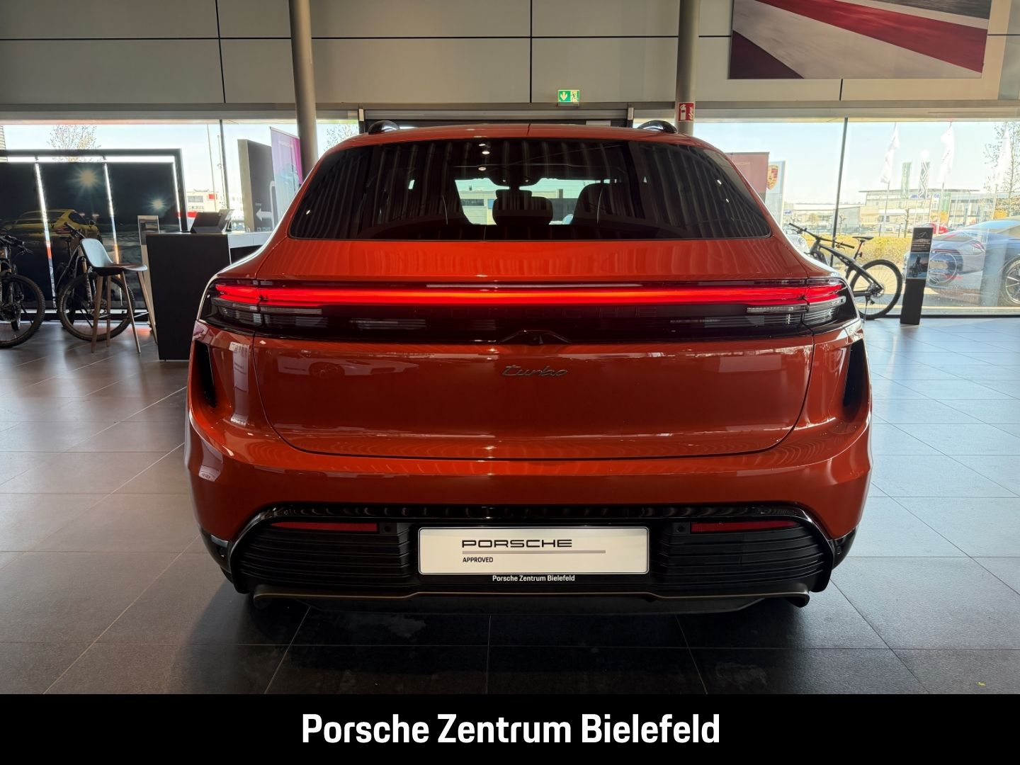 Porsche Macan Turbo HA-Lenkung InnoDrive Surround-View