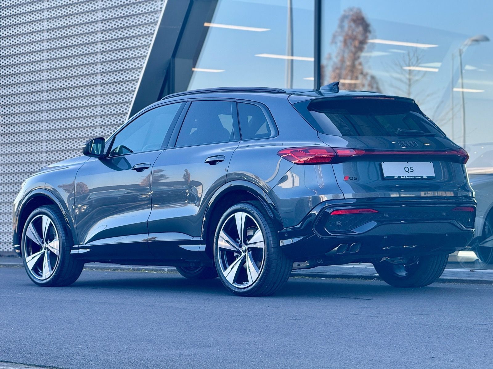 Audi Q5 TDI quattro SLINE - Samsaru's Car Outlet