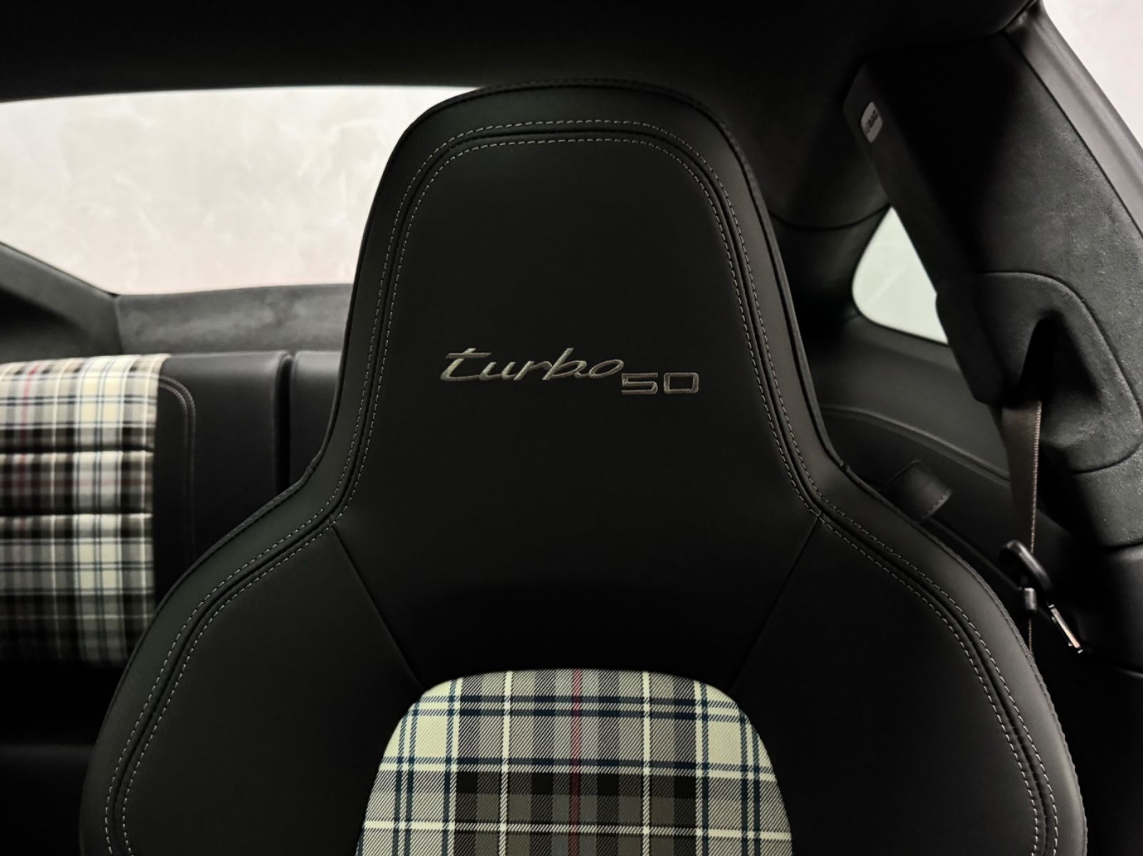 Porsche 992 Turbo50 HERITAGE BLANCO COC PY25