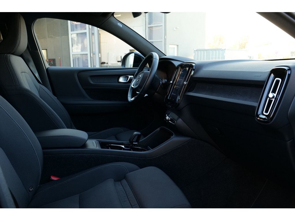 Volvo XC40 Plus Recharge Pure Electric 2WD