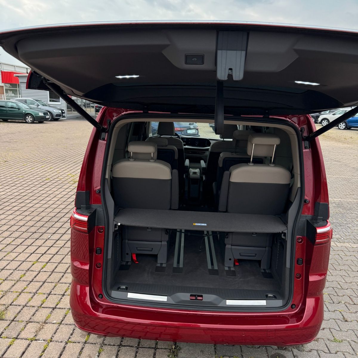 Volkswagen T7 Multivan 2.0 TDI - Samsaru's Car Outlet