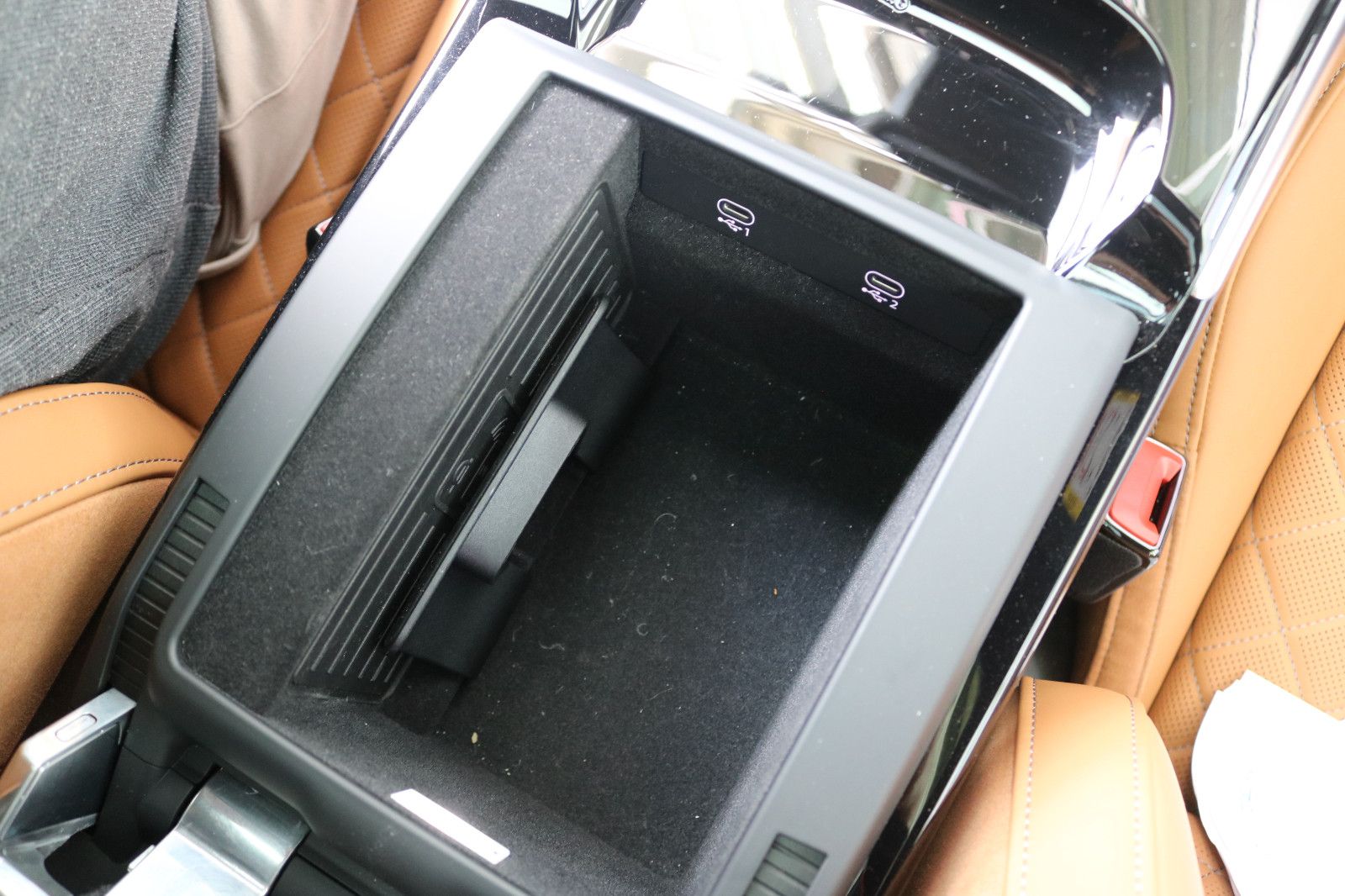 Audi A8 L 60 TFSI e Lang S line - Samsaru's Car Outlet