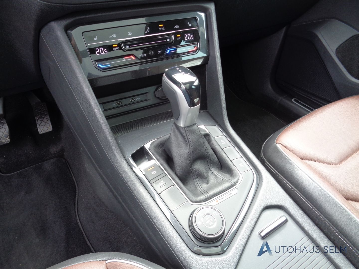 Volkswagen Tiguan Elegance 4Motion 2.0 TDI HUD AHK Panodach