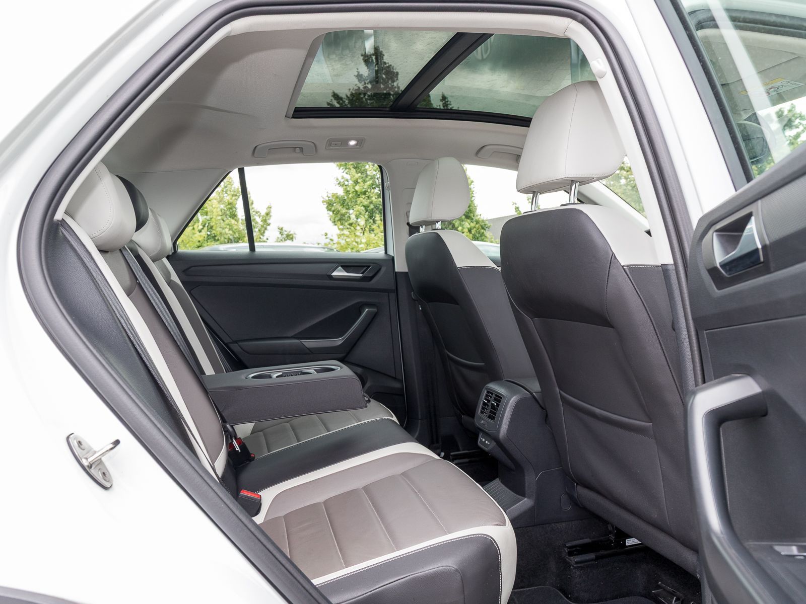 Volkswagen T-Roc 1.5 TSI DSG STYLE - Samsaru's Car Outlet