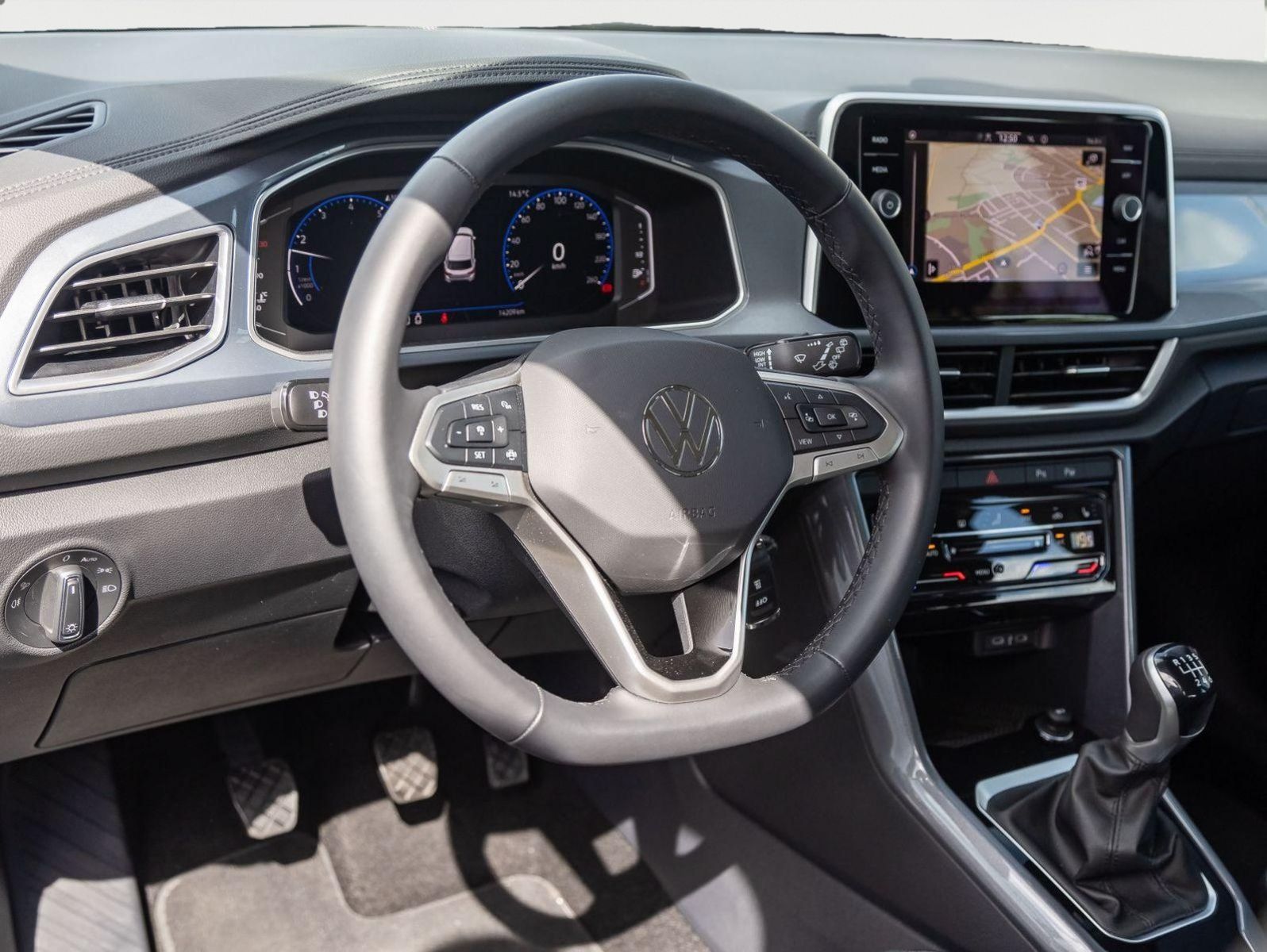 Volkswagen T-ROC 1.0 TSI Style - Samsaru's Car Outlet
