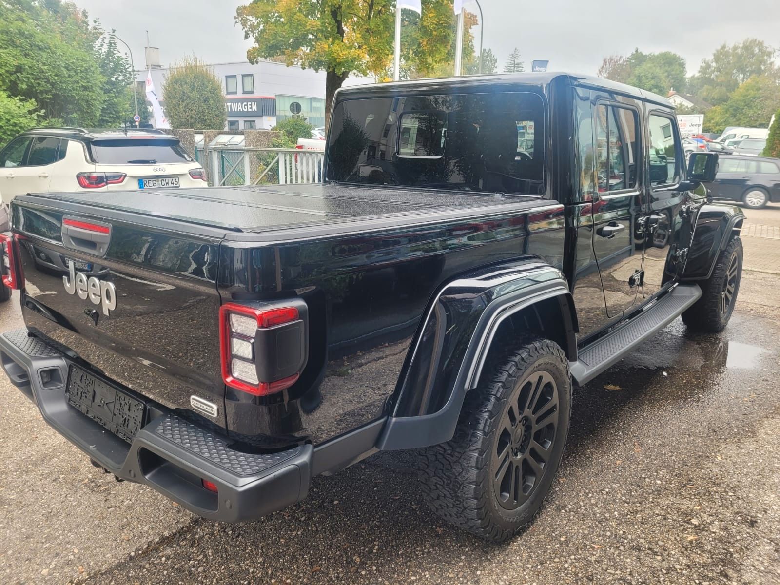 Jeep Gladiator Overland 4WD AHK top