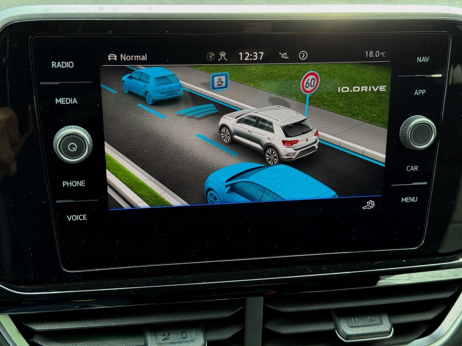 Volkswagen T-Roc R-LINE - Samsaru's Car Outlet