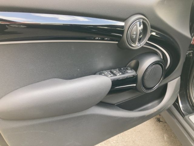MINI Cooper Aut PREMIUM - Samsaru's Car Outlet