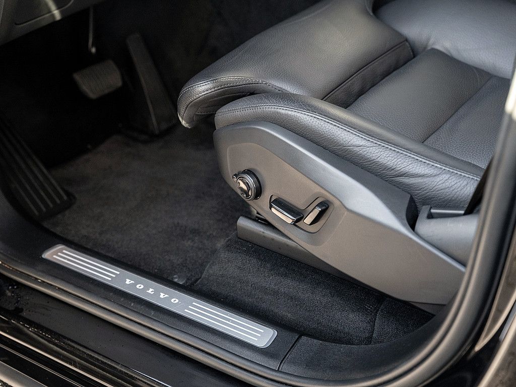 Volvo XC90 B5 AWD Plus Bright Panorama, AHK