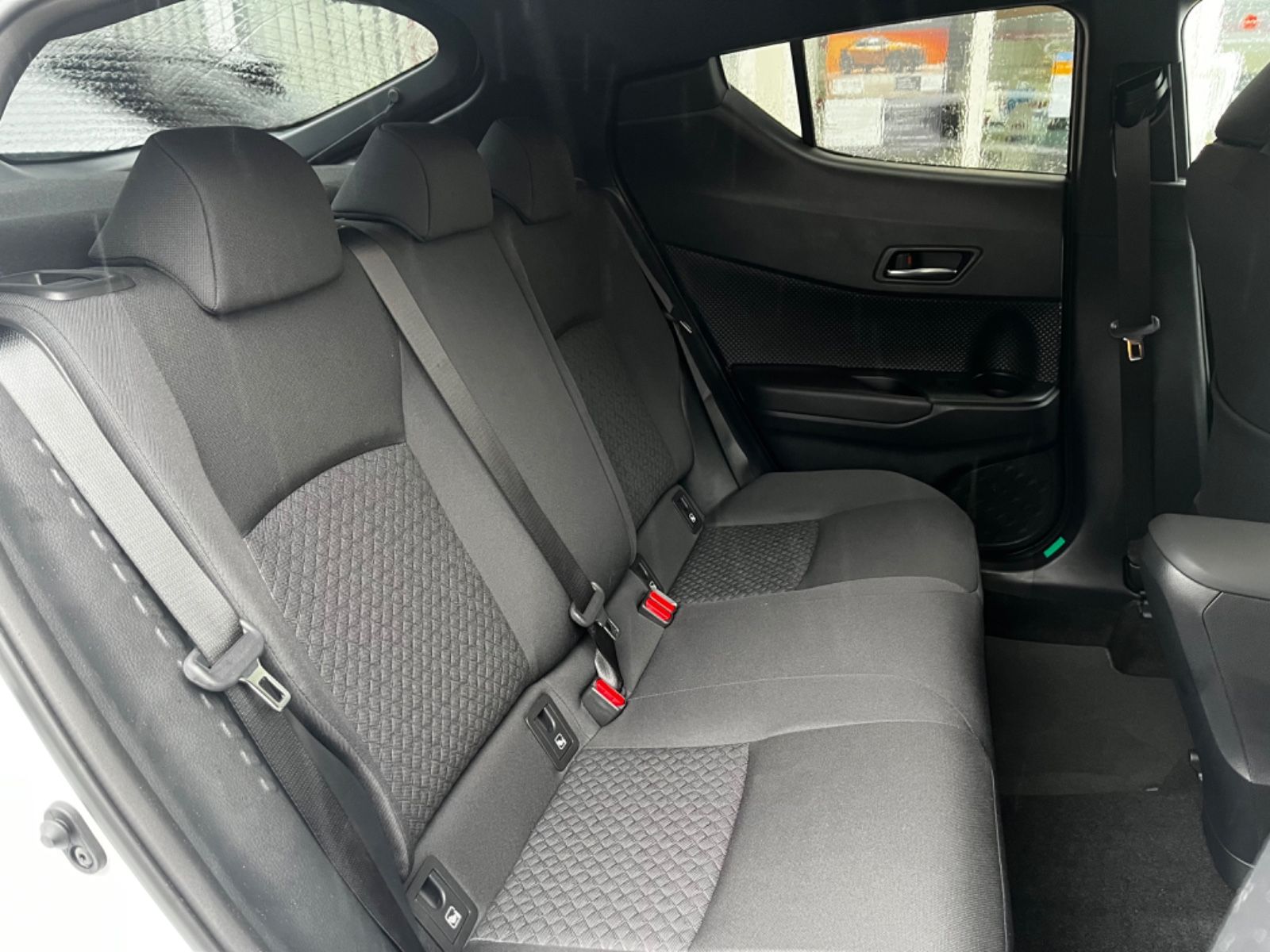 Toyota C-HR 2.0-l-Hybrid - Samsaru's Car Outlet