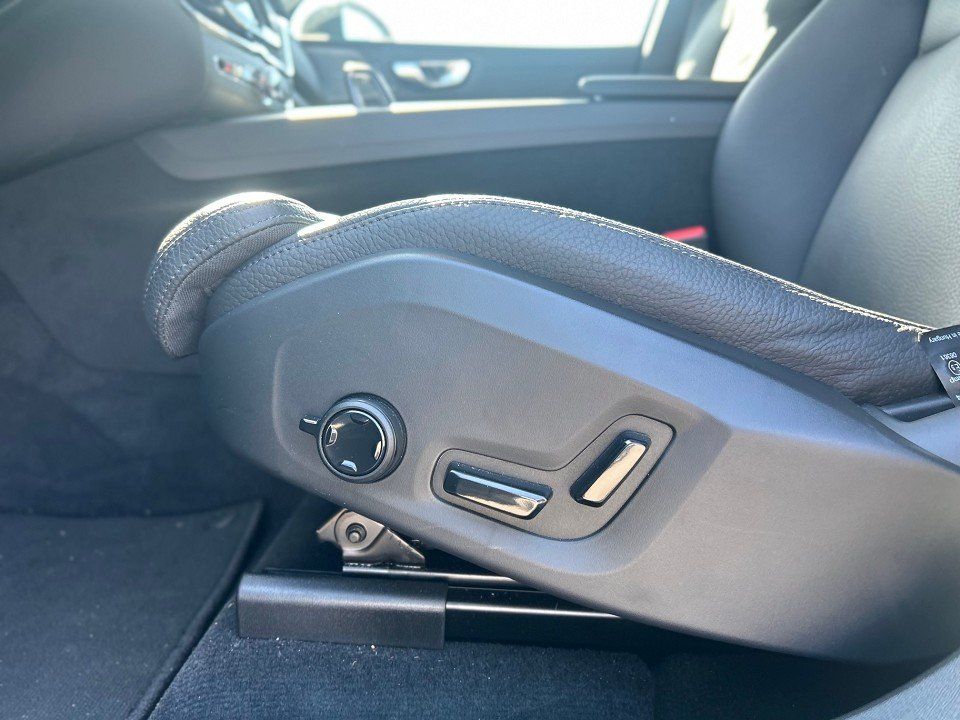 Volvo XC60 T6 Plus dark Plus Dark Recharge Plug-In Hyb