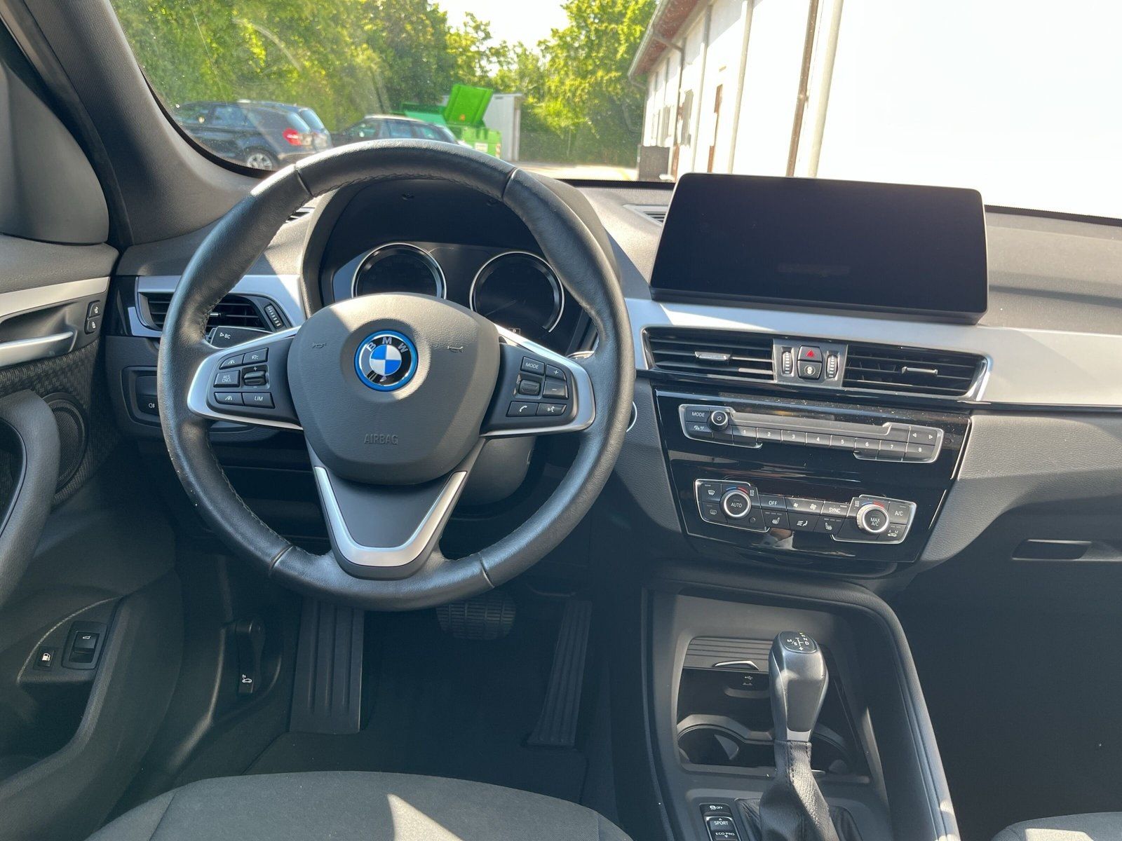 BMW X1 xDrive25e Advantage - Samsaru's Car Outlet