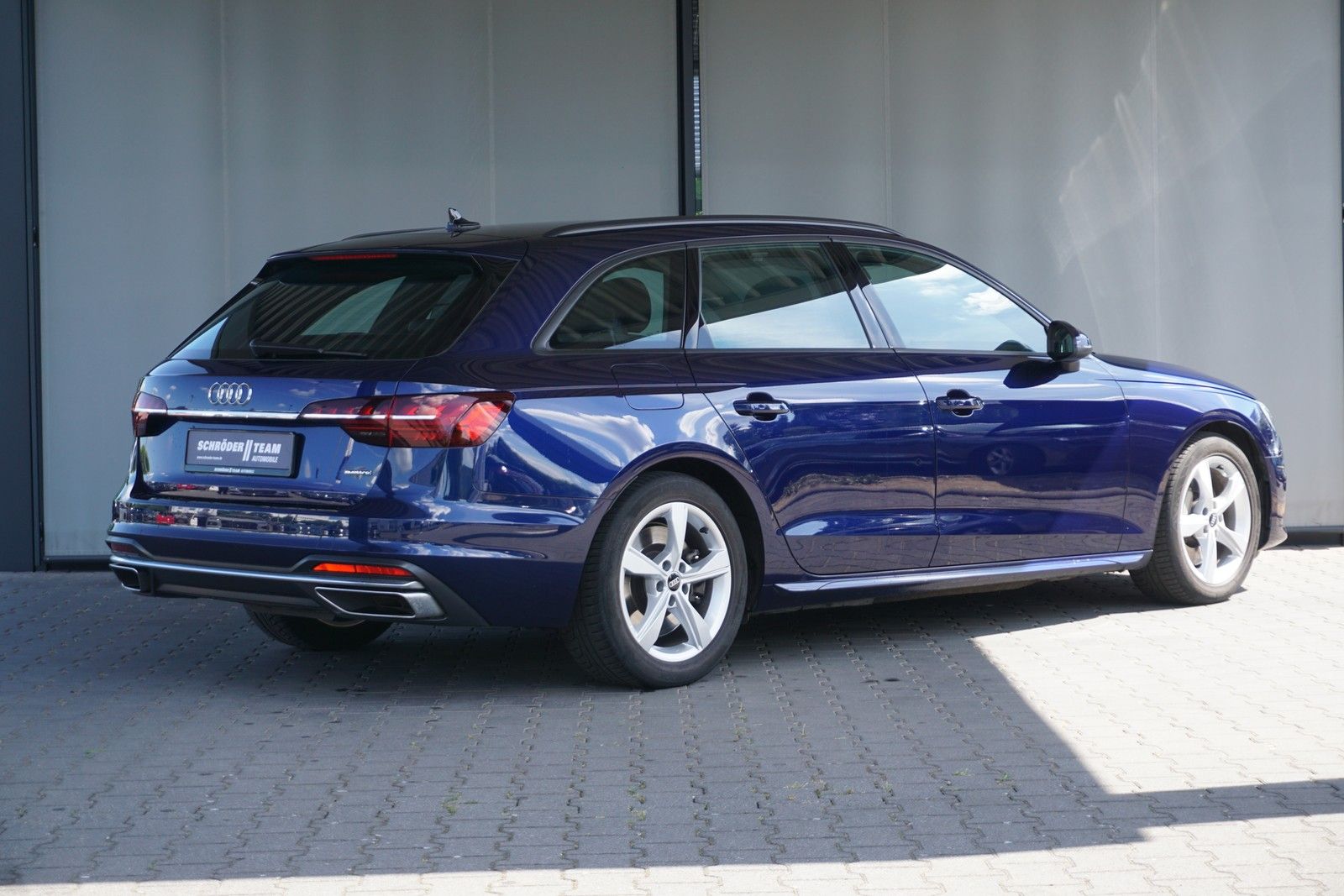 Audi A4 Avant 45 TFSI quattro advanced - Samsaru's Car Outlet