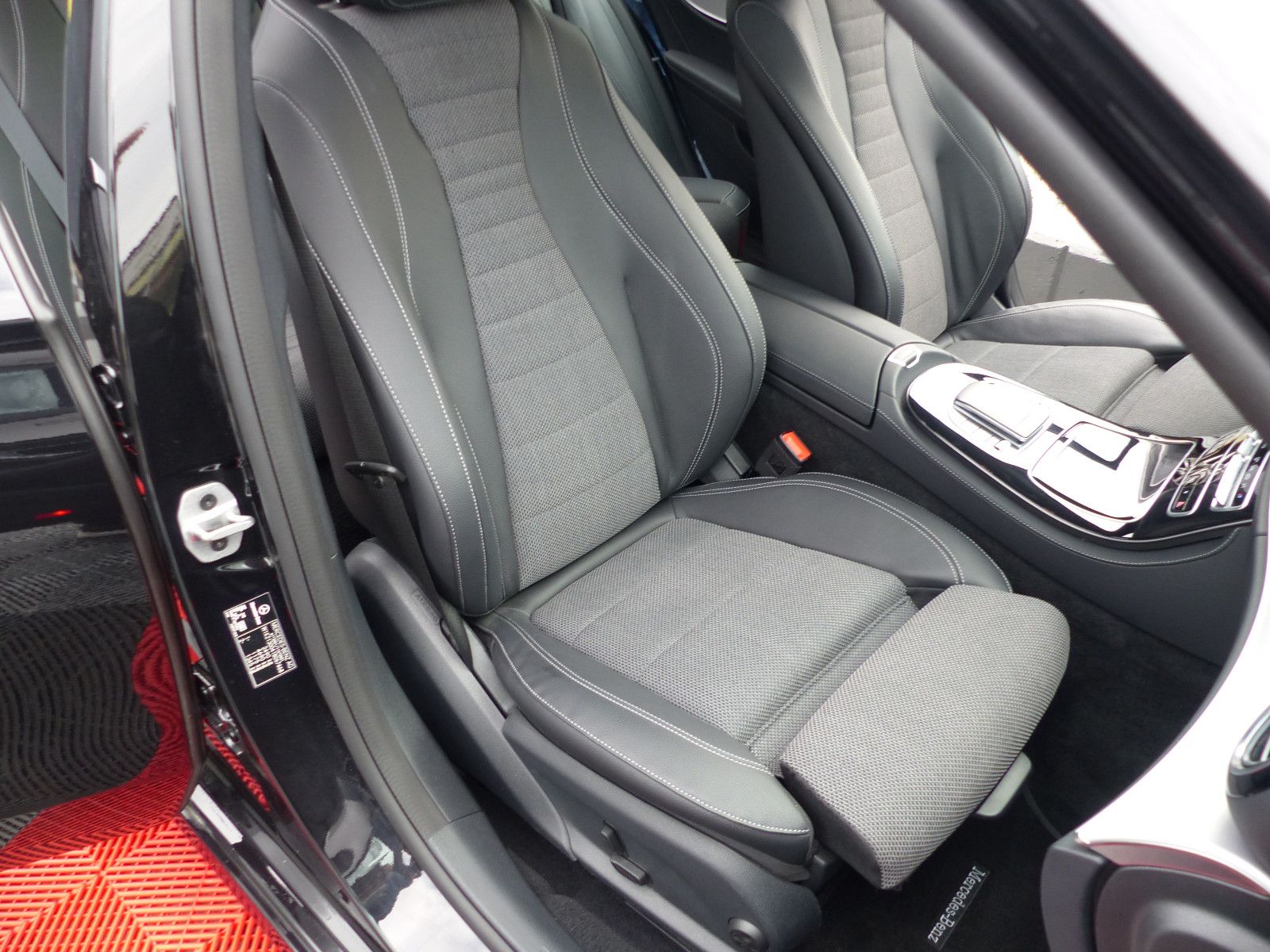 Mercedes-Benz E 220 d AVANGARDE - Samsaru's Car Outlet