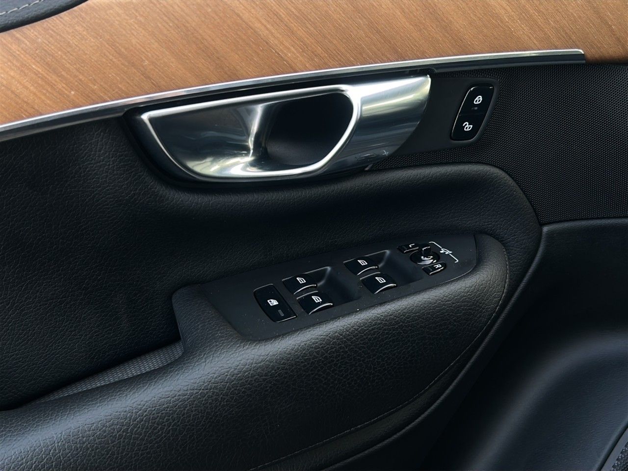 Volvo XC90 B5 Inscription AWD/7-Sitzer/Pano/AHK/Kamera