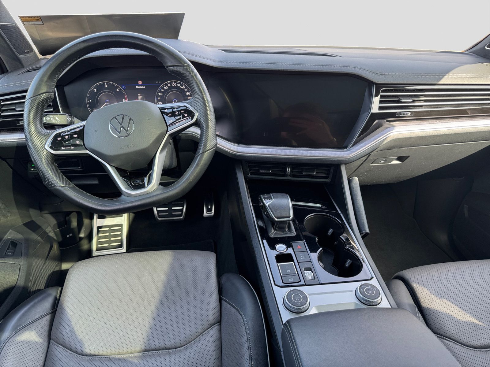 Volkswagen Touareg 3.0TDI R-Line AHK Luft Standhz Pano Cam
