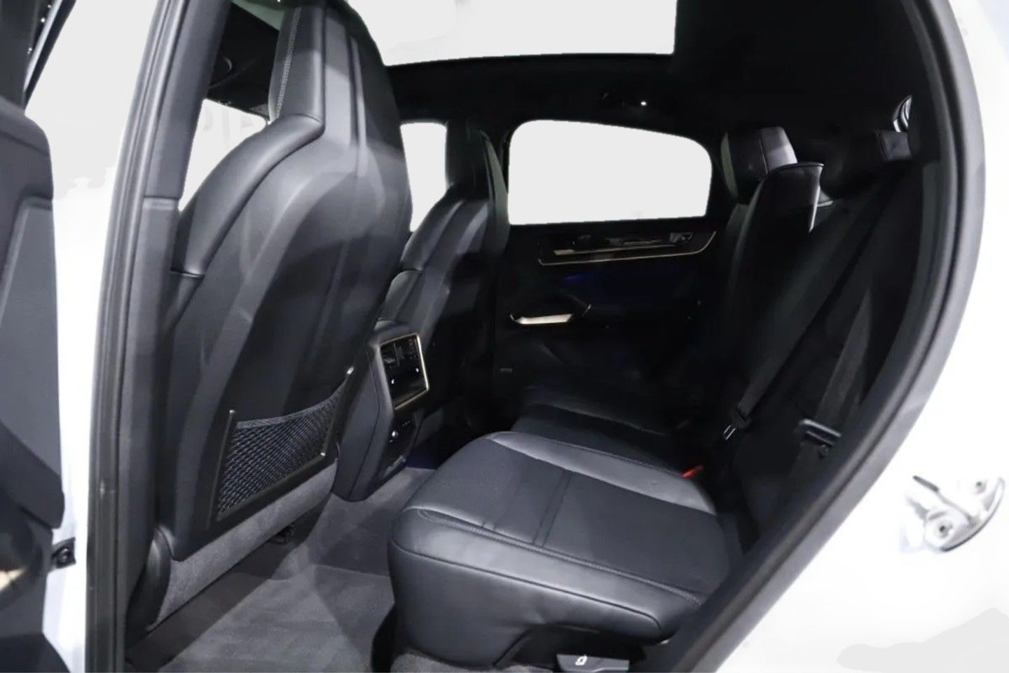 Porsche Cayenne Coupe E-Hybrid 470HP PASS-DISPLAY *VAT*