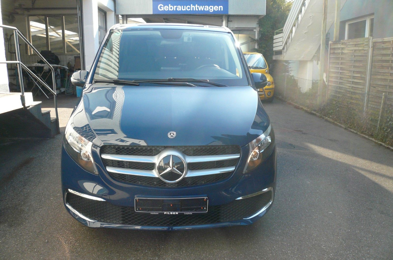 Mercedes-Benz V 220 d RISE - Samsaru's Car Outlet