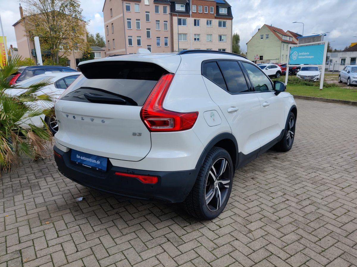 Volvo XC40 B3 Core, 360°-Kamera, Winterräder, LED