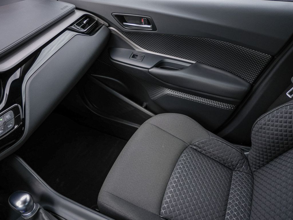 Toyota C-HR HYBRID Flow - Samsaru's Car Outlet
