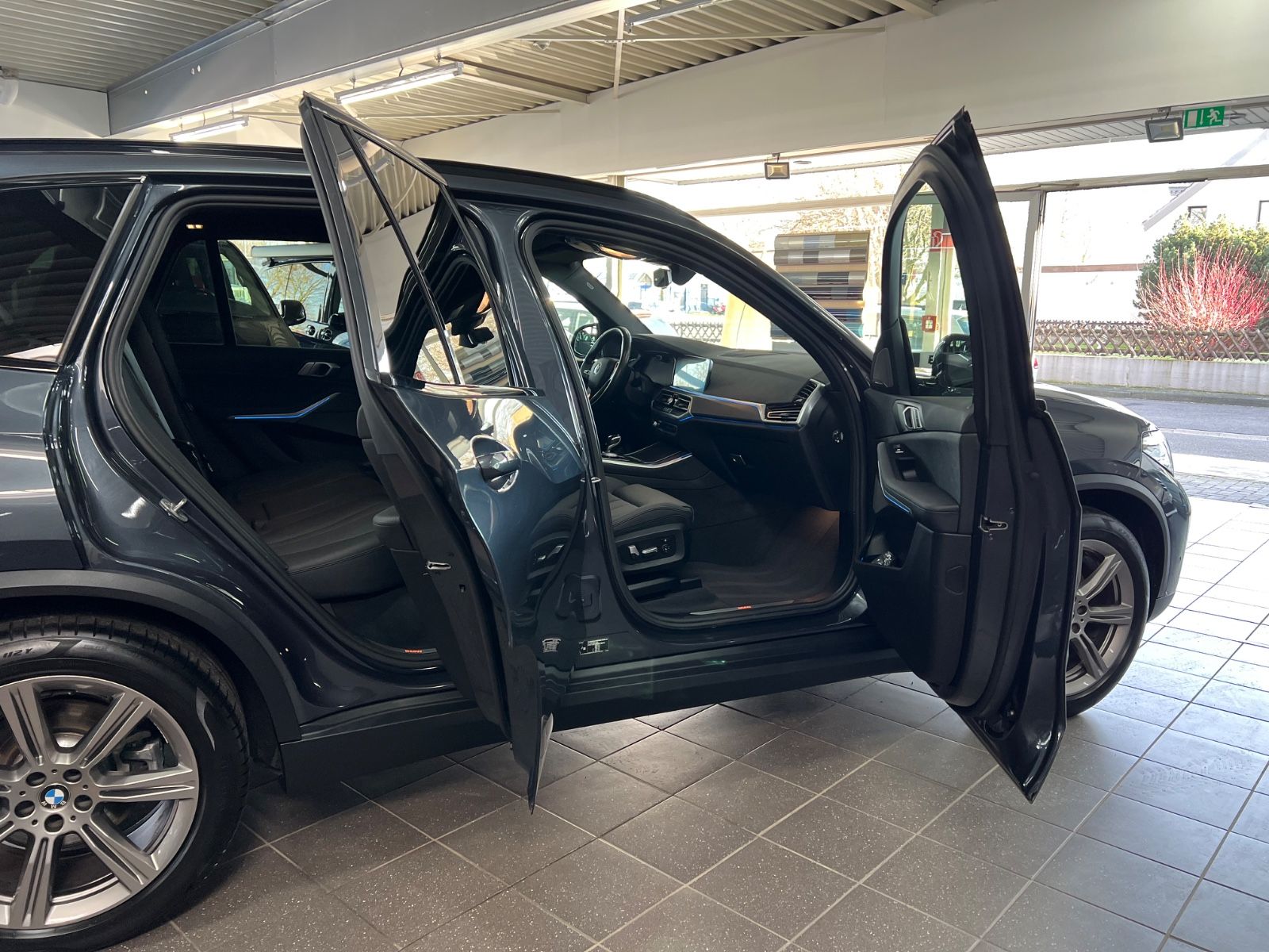 BMW X5 xDrive 45e AHK+HaKa+ACC+HuD+4Z+Pano+Park+LED