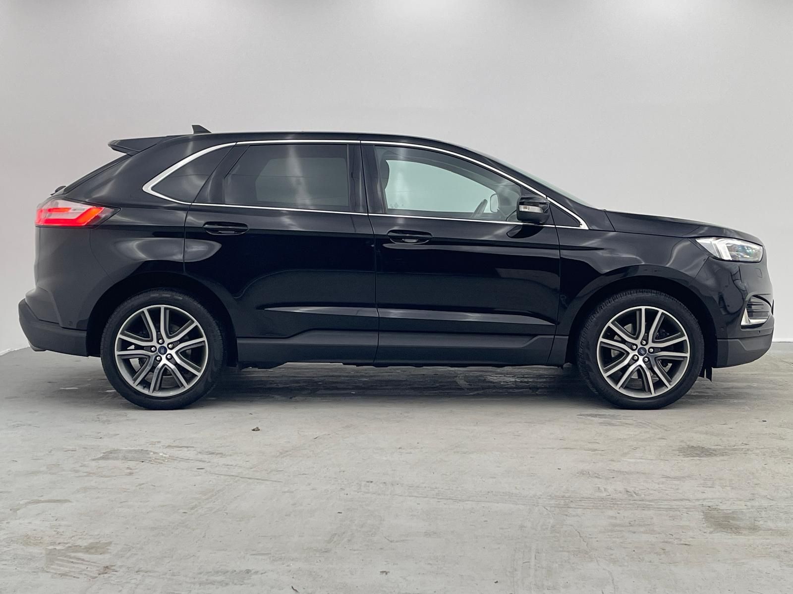 Ford Edge Titanium 4x2 *KAM*AHK*MATRIX*PANO*ACC*B&O*