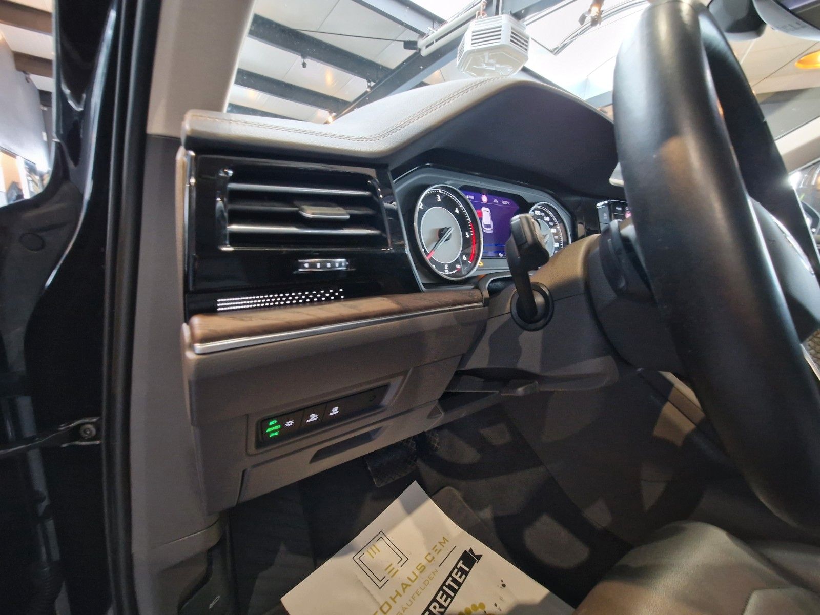Volkswagen Touareg 3.0TDI Atmosphere 4Motion - Samsaru's Car Outlet