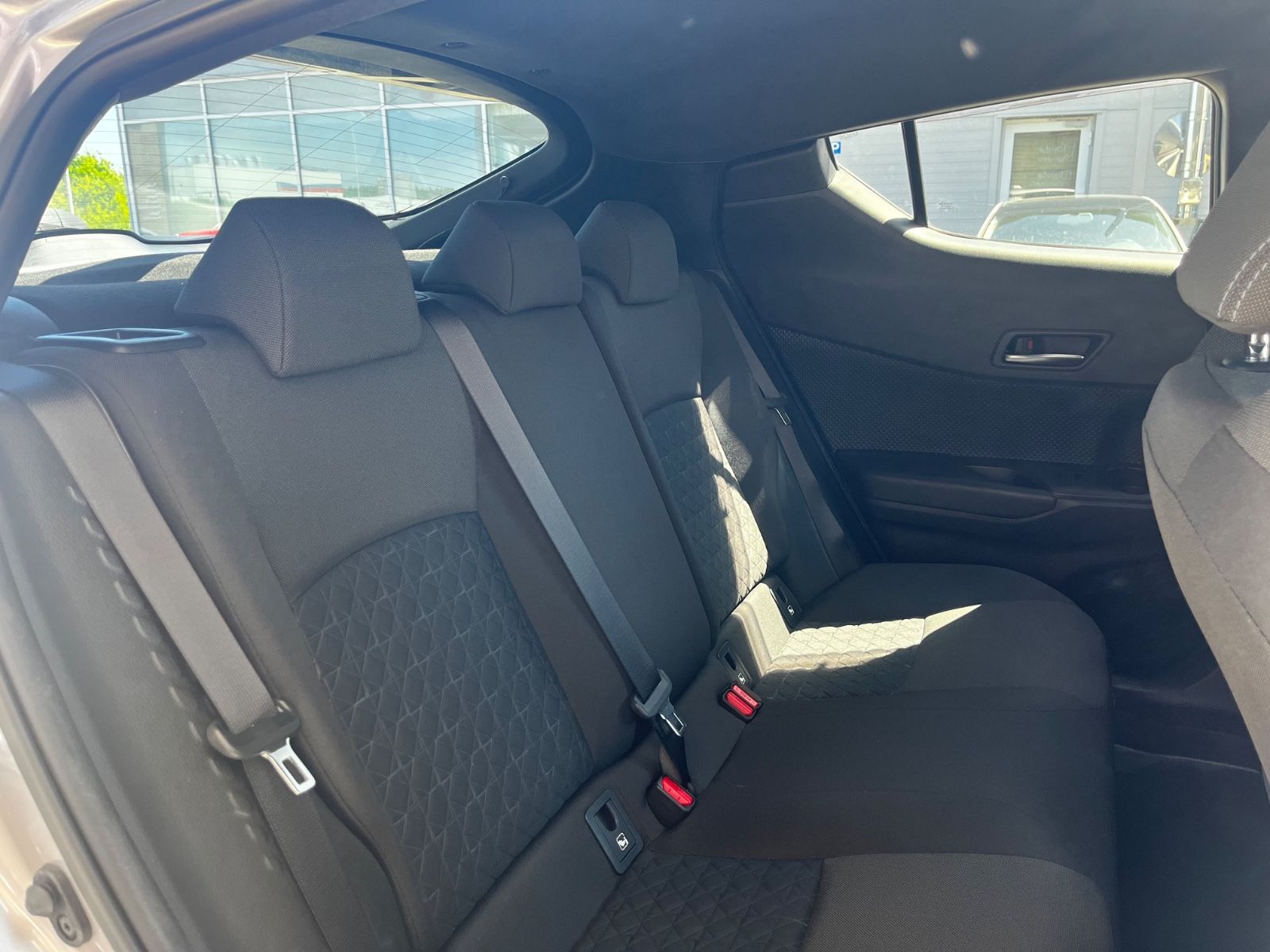 Toyota C-HR Hybrid - Samsaru's Car Outlet