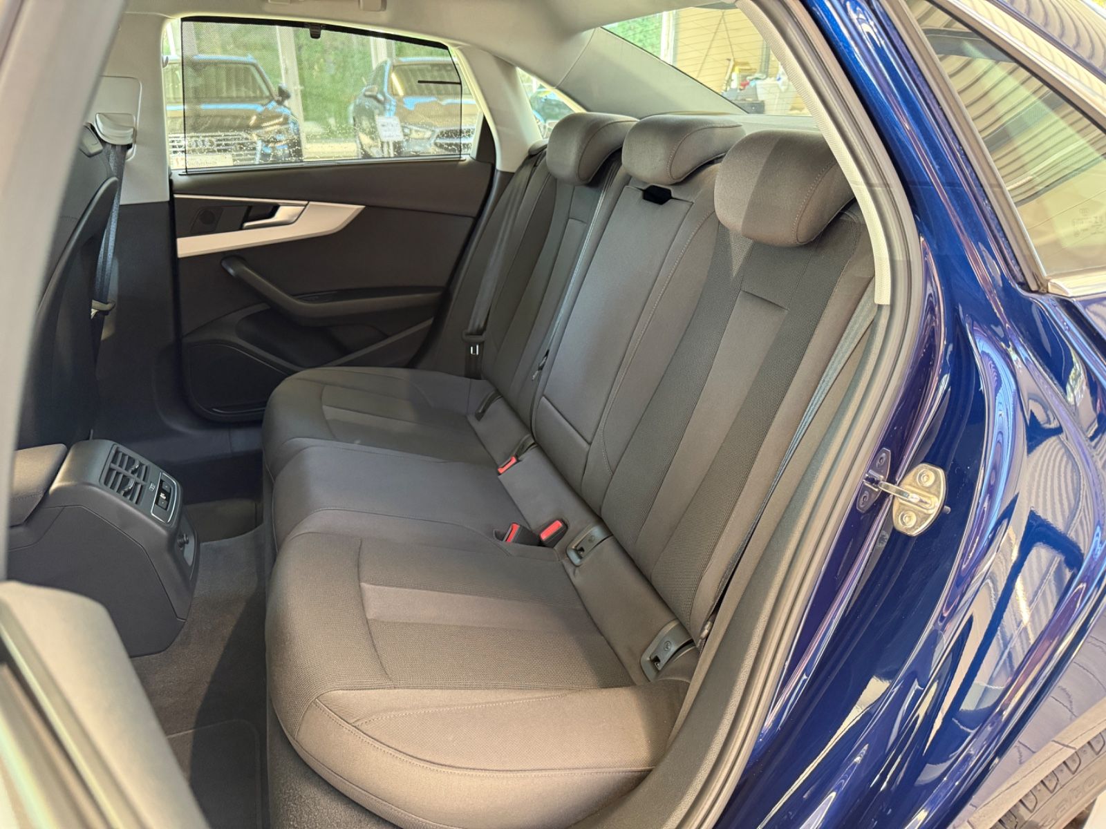 Audi A4 Lim. 40 TDI quattro advanced /1Hd./Matrix/ACC