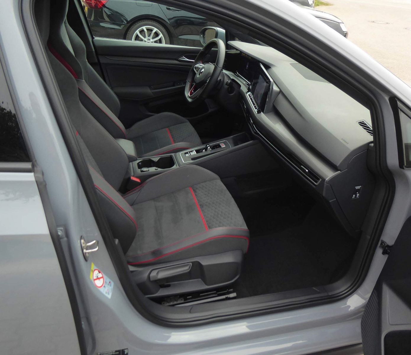 Volkswagen Golf VIII GTI Clubsport - Samsaru's Car Outlet