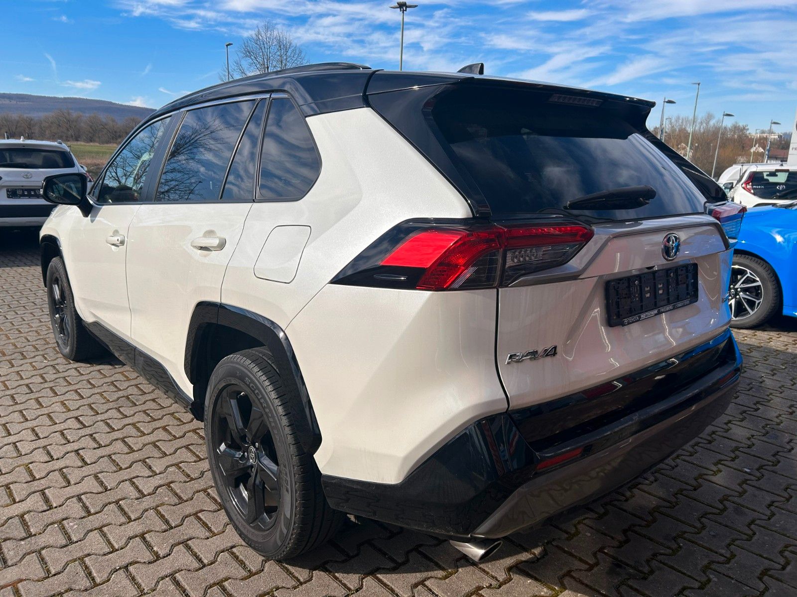 Toyota RAV4 Hybrid Style - Samsaru's Car Outlet