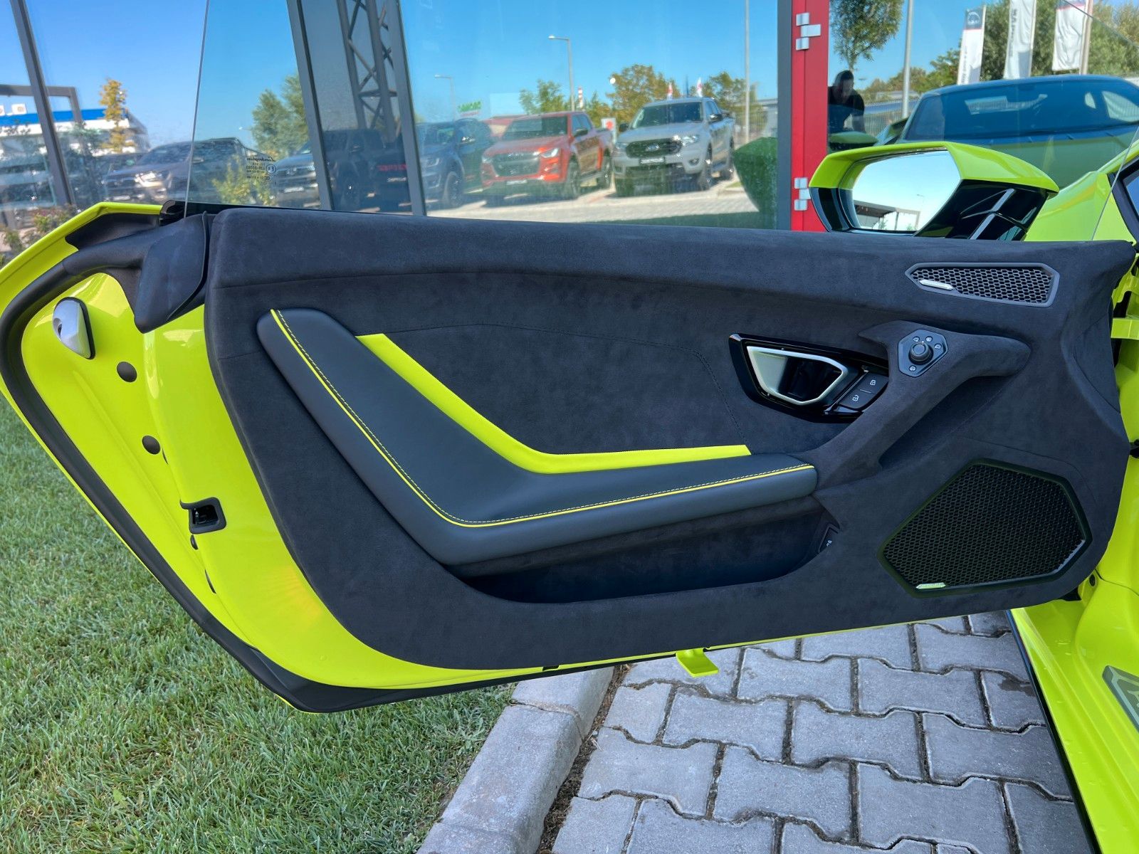 Lamborghini Huracán Tecnica - Samsaru's Car Outlet