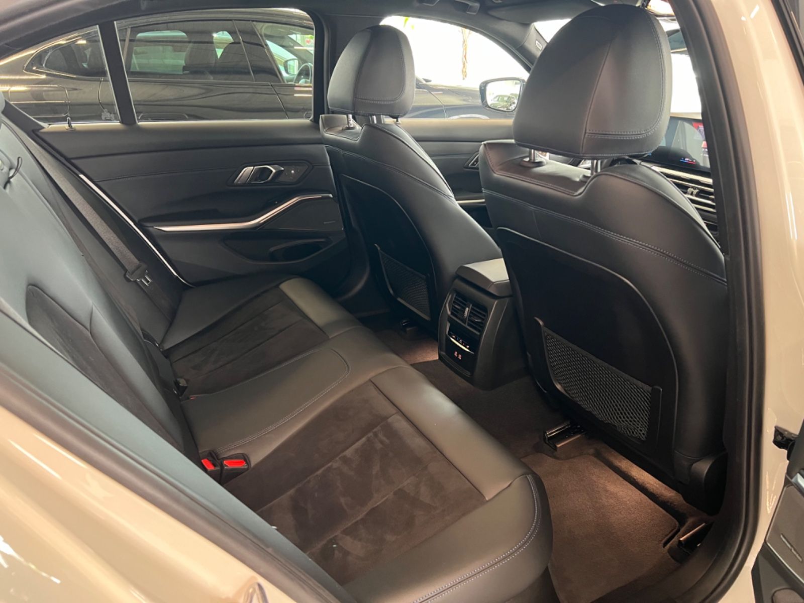 BMW 320 d xDrive M Sport - Samsaru's Car Outlet