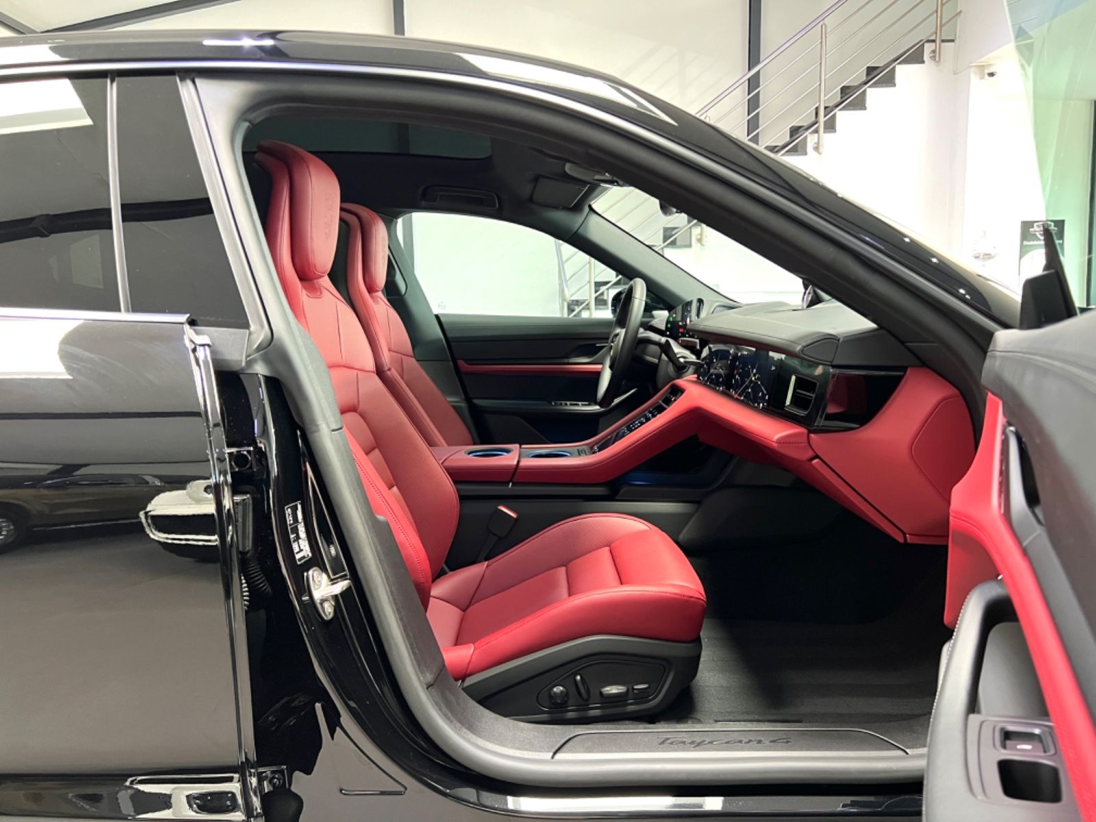 Porsche TAYCAN 4 CROSS TURISMO PANO ACC LEDER-ROT 2xDVD