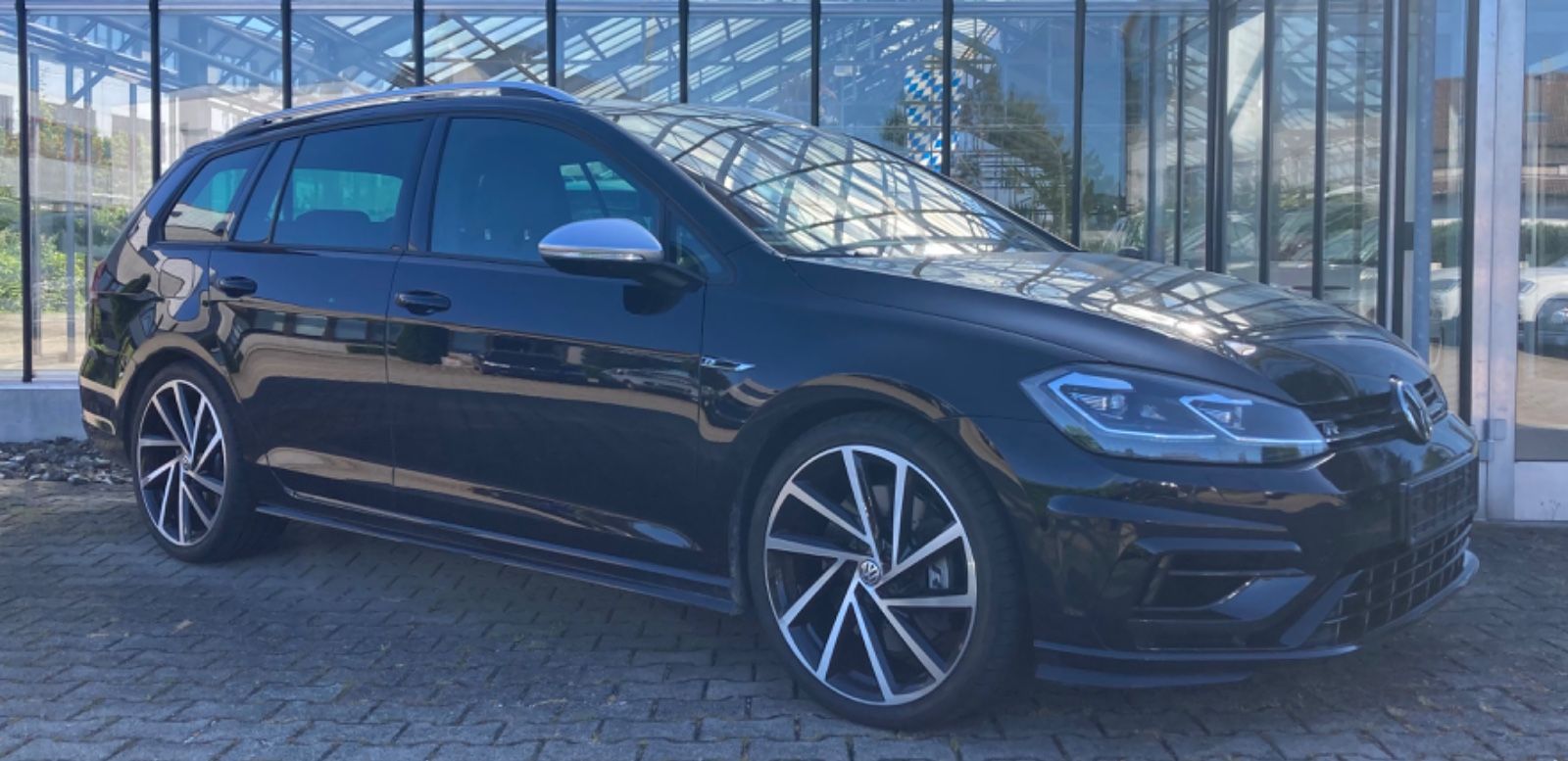 Volkswagen Golf VII Variant R 4Motion - Samsaru's Car Outlet