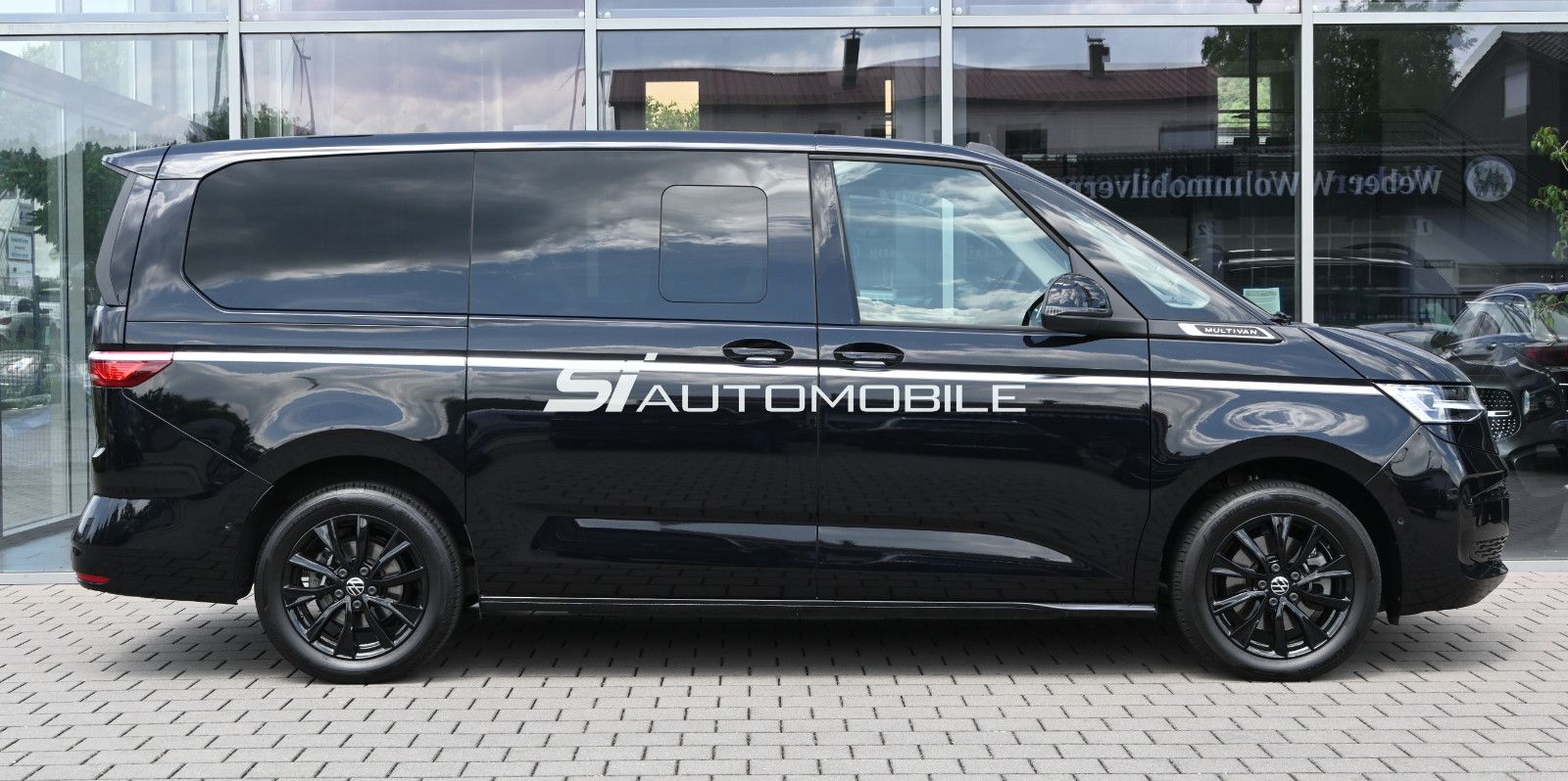 Volkswagen T7 Multivan 2.0 TDI DSG Style - Samsaru's Car Outlet