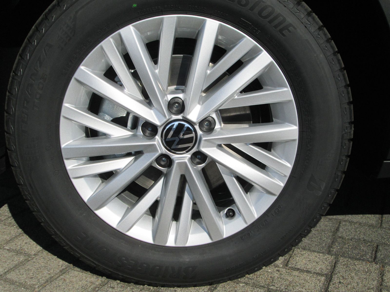 Volkswagen T-Roc Life 110PS TSI - Samsaru's Car Outlet