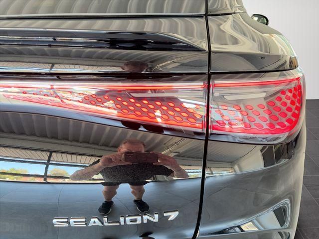 BYD Sealion 7