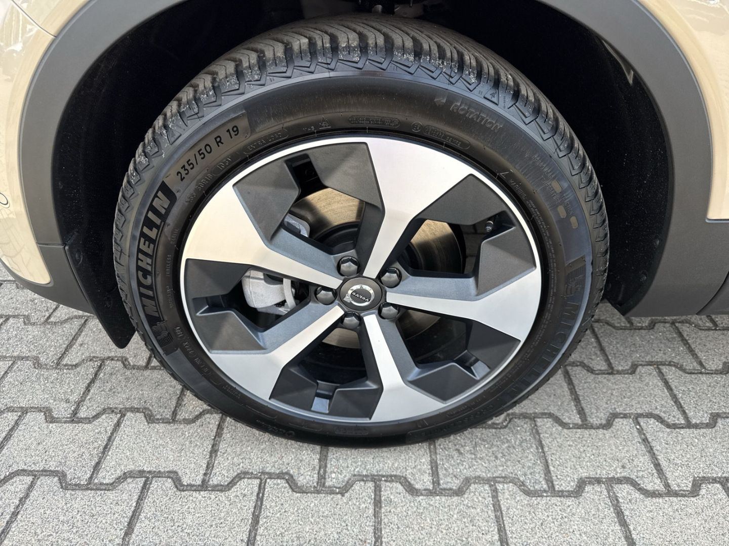 Volvo XC40 Core B3 - Samsaru's Car Outlet