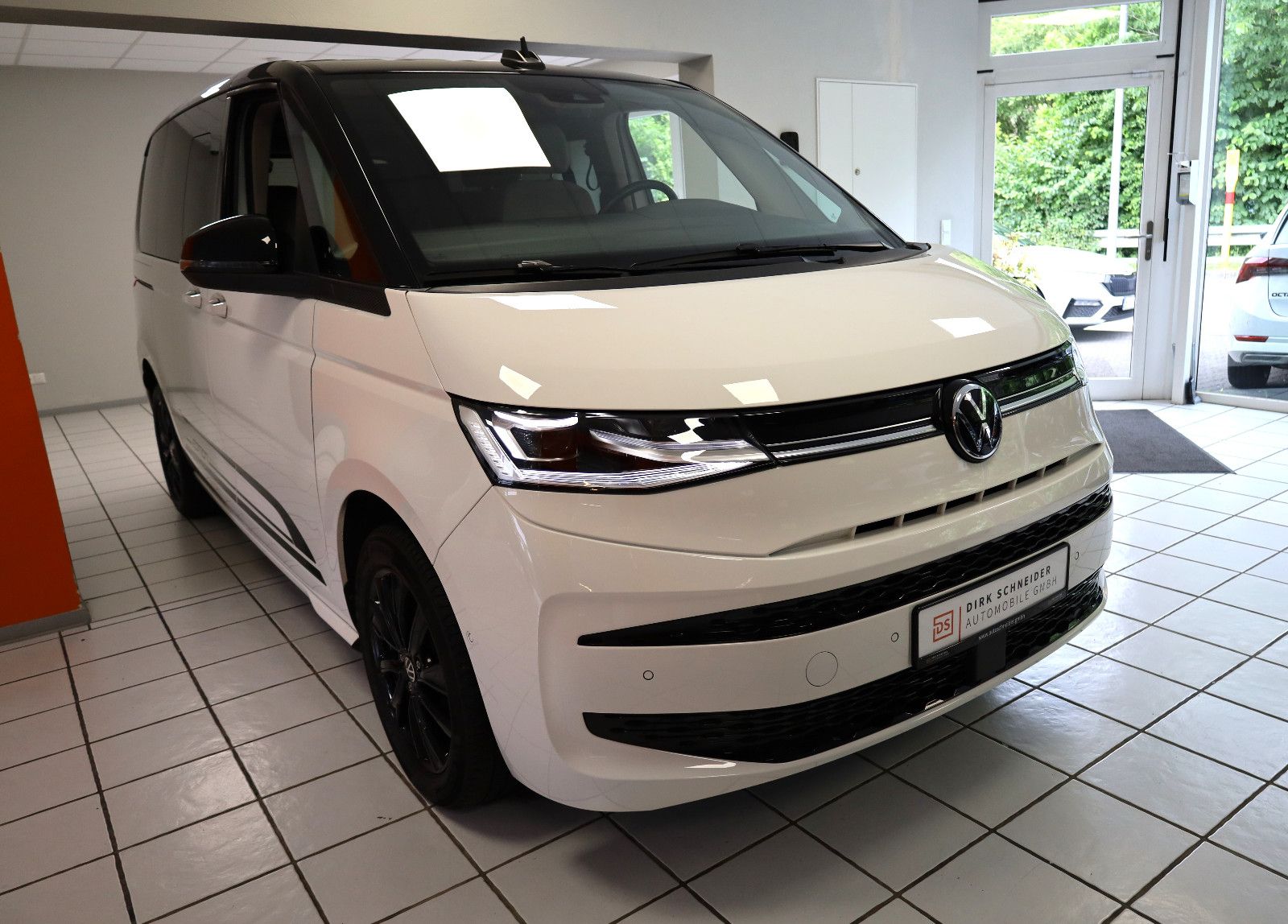 Volkswagen T7 2.0 TDI Multivan Edition - Samsaru's Car Outlet